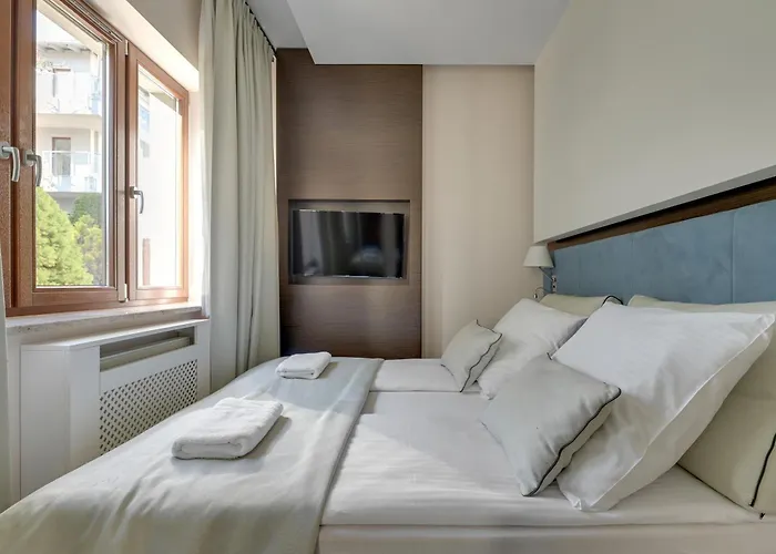 Blue Marlin Z Ogrodem By Grand *